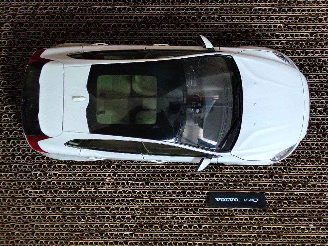 【希少美品ミニカー】ボルボ V40 1/18 精工モデルカー　ホワイトパール