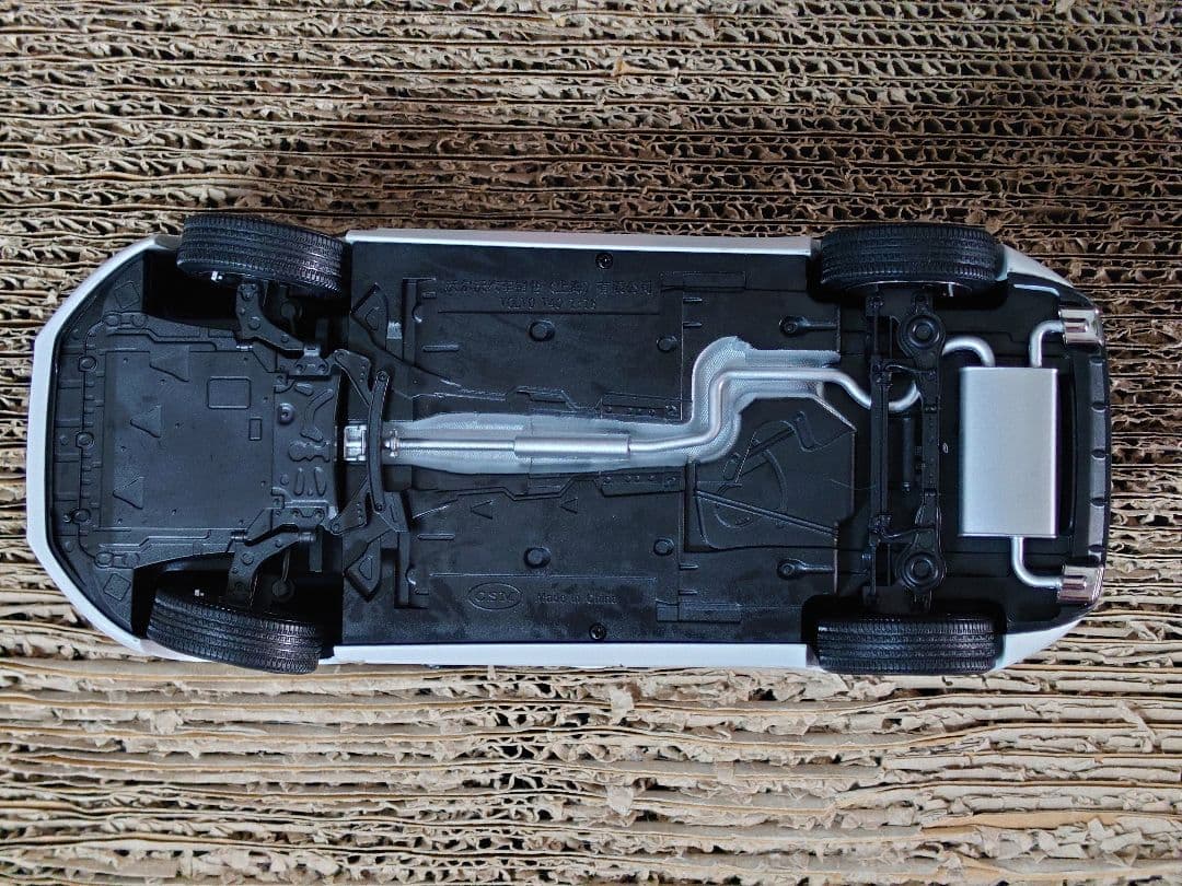 【希少美品ミニカー】ボルボ V40 1/18 精工モデルカー　ホワイトパール