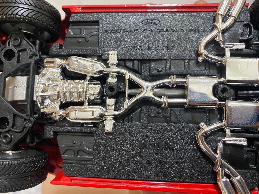 ミニカー Maisto MUSTANG SVT COBRA R (2000) 1/18