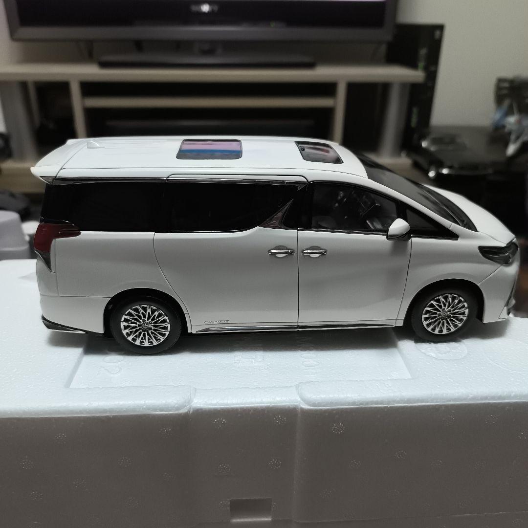 京商 1/18レクサス Lexus LM300h ホワイト