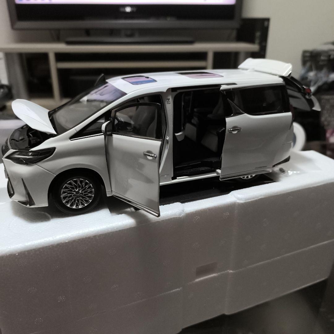 京商 1/18レクサス Lexus LM300h ホワイト