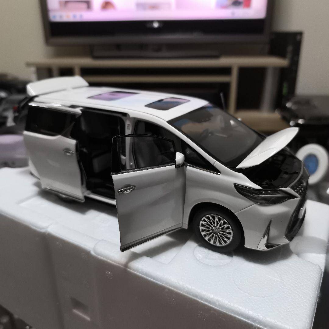 京商 1/18レクサス Lexus LM300h ホワイト