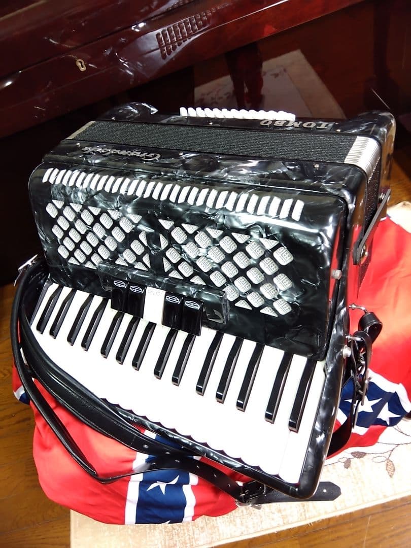 TOMBO Grandaile GT-60 アコーディオンケース付、簡易調律済