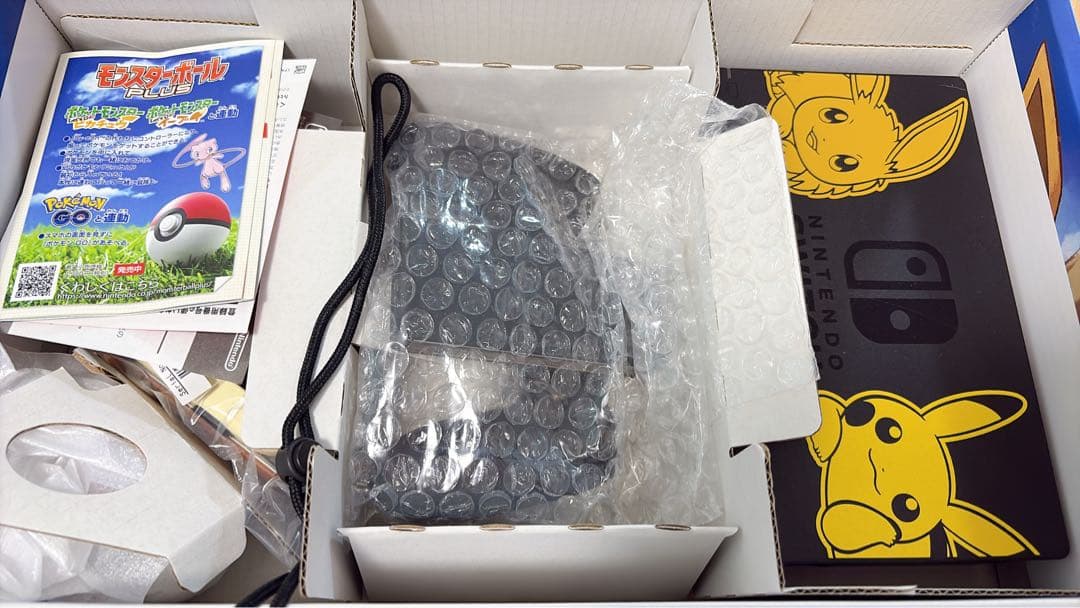 【美品】Nintendo Switch 本体 ピカブイ【メモリーカード付き】