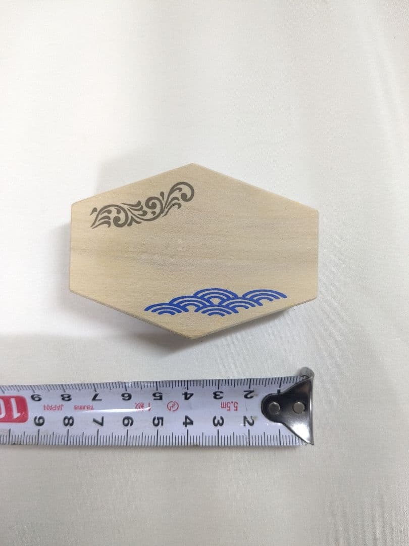 岩木秀斎 香合 亀甲形 唐草青海波絵 茶道具