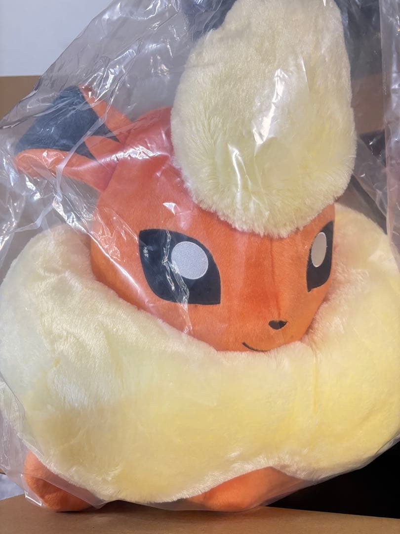 ポケモンセンターオリジナル　新品　ぬいぐるみ 等身大ブースター 寝そべり