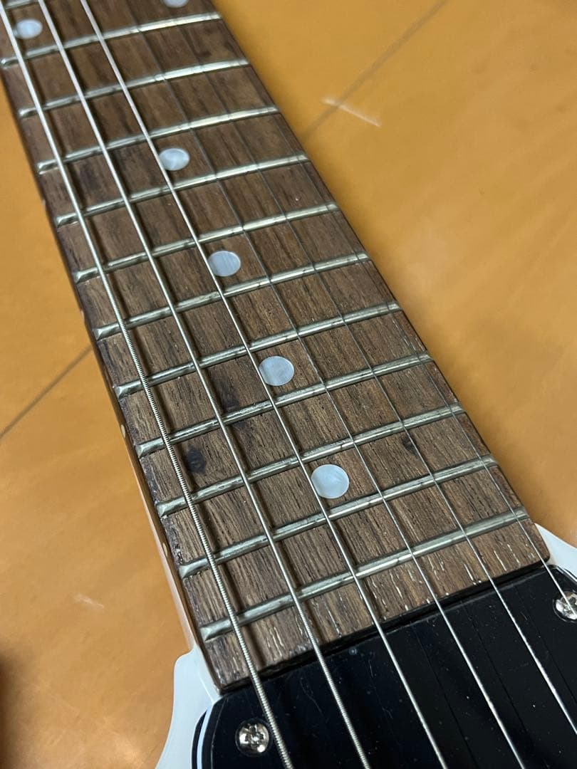 エピフォン YungBlud SG Junior Classic White