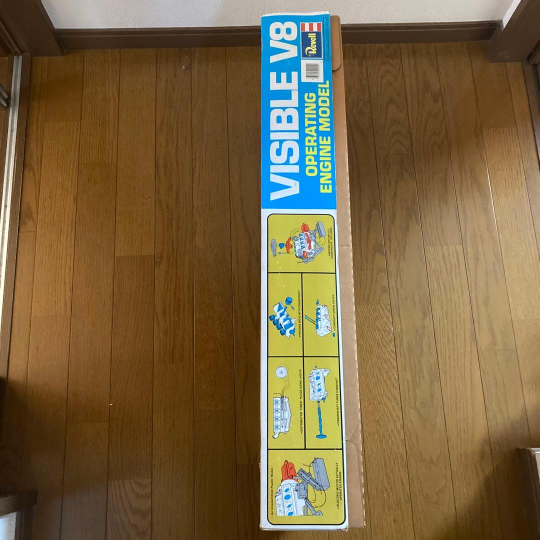 REVELL Visiblle V8 エンジン模型　1/4スケール