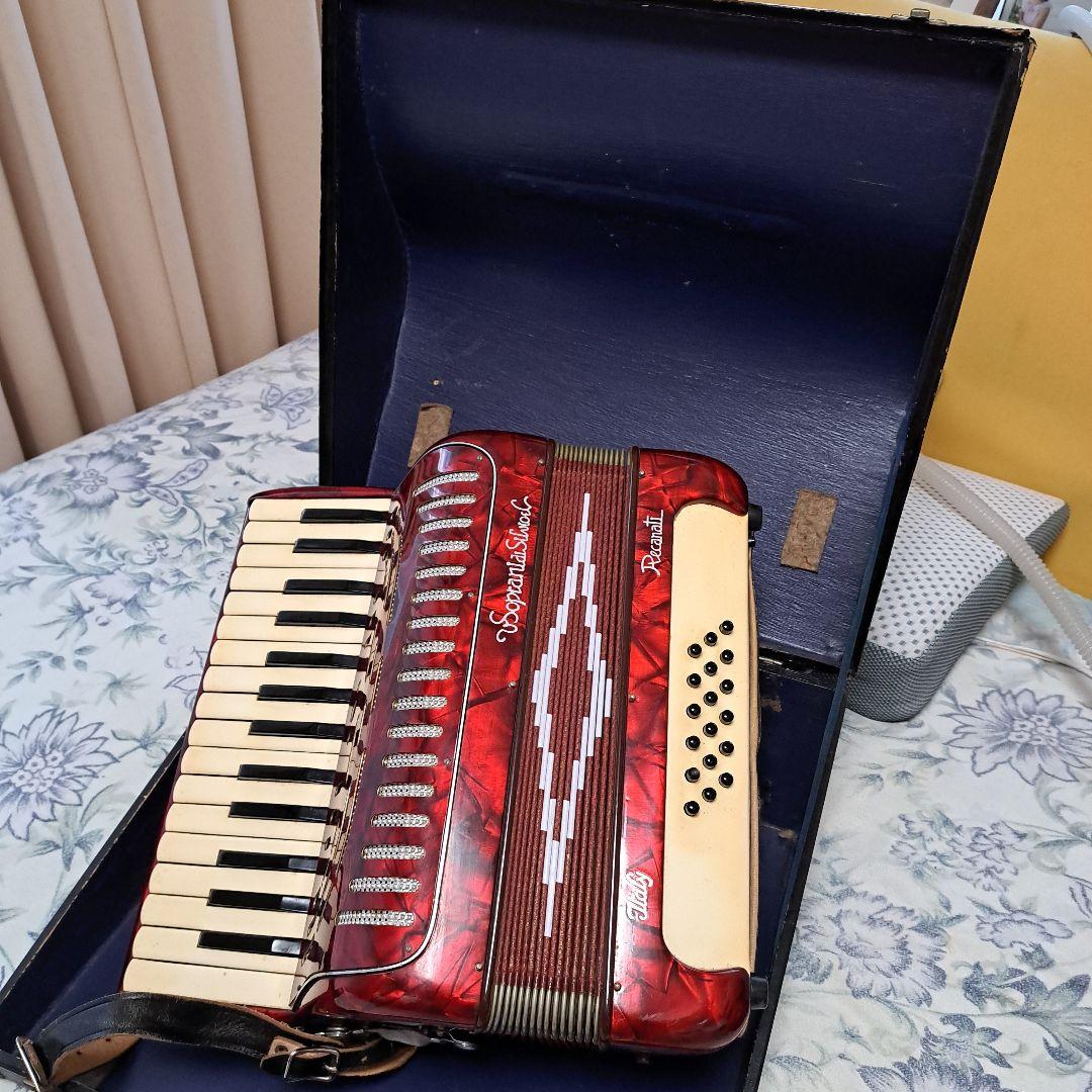 Italy製Recanati アコーディオン 30鍵 レッド、ケース付