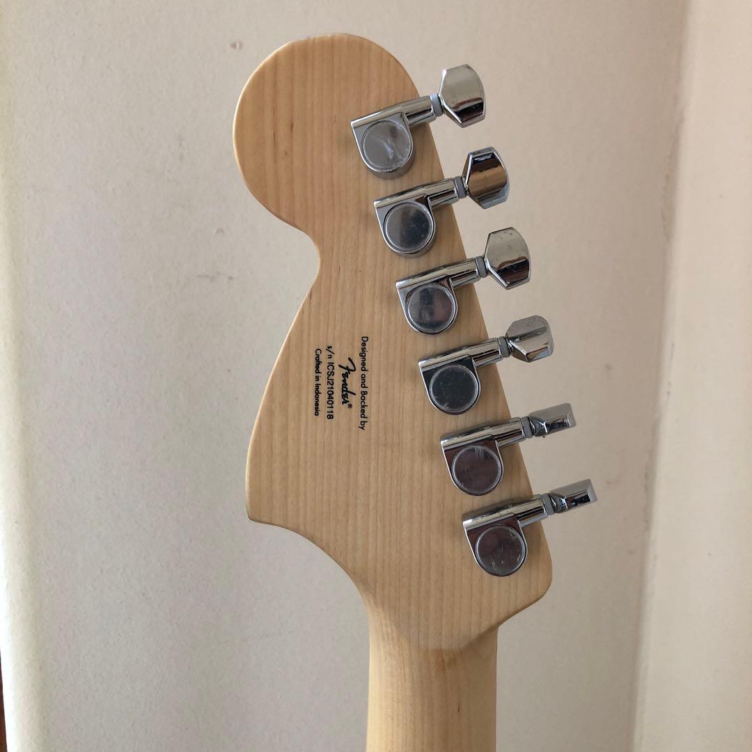Squier by Fender Stratocaster メタリックブルー