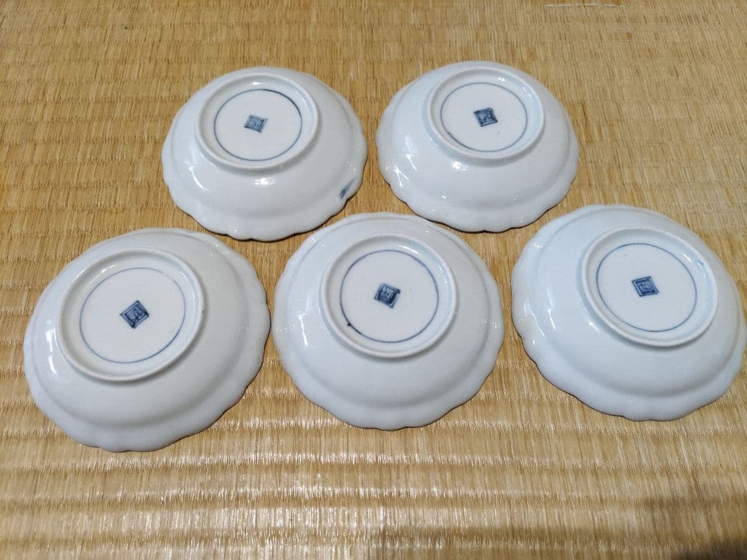 古伊万里　小皿（５枚）11㎝　上手品・陽刻・口錆・染付・雨龍・蜂？
