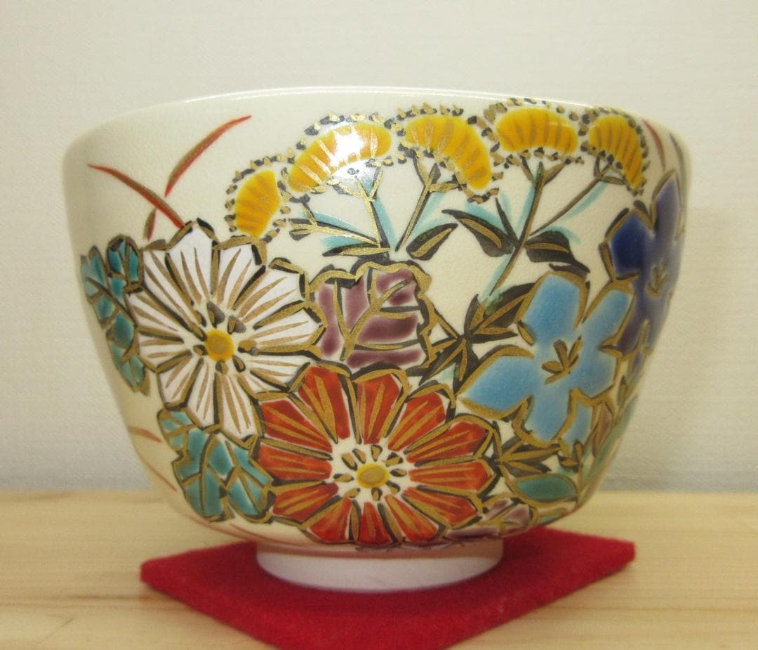 送料込【逢絢亭・新品】茶道具 茶碗 京焼 秋草の図 伊坂清香 紙箱入り