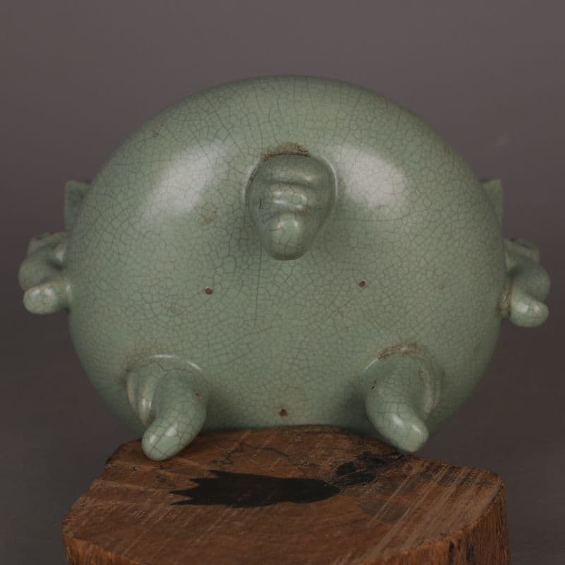 宋汝窯 青釉双耳竜頭三足香炉  景徳鎮 陶磁器 装飾品 現代工芸品 美術品 置物