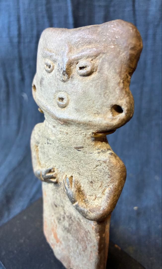 女性の土偶　発掘品　板状土偶　埴輪　縄文時代