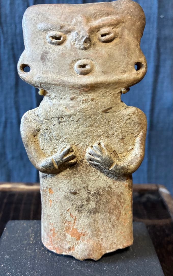 女性の土偶　発掘品　板状土偶　埴輪　縄文時代