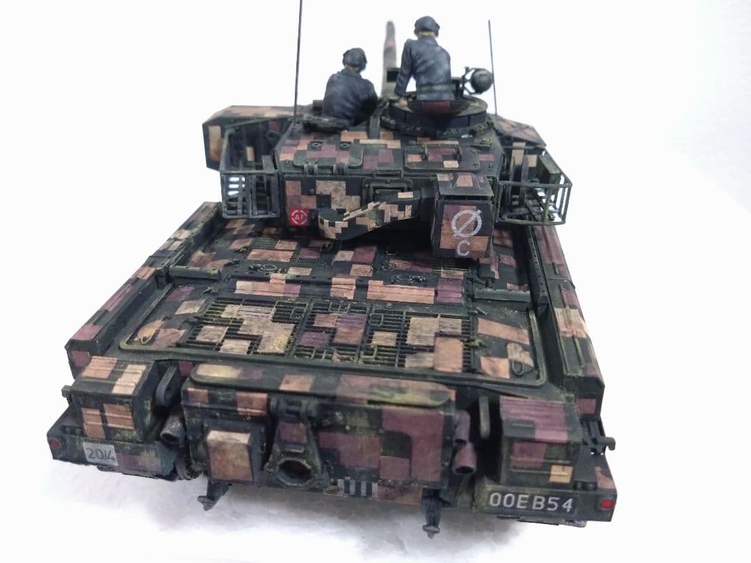 プラモデル戦車プラモデル　1/35チーフテン　デジタル迷彩完成品