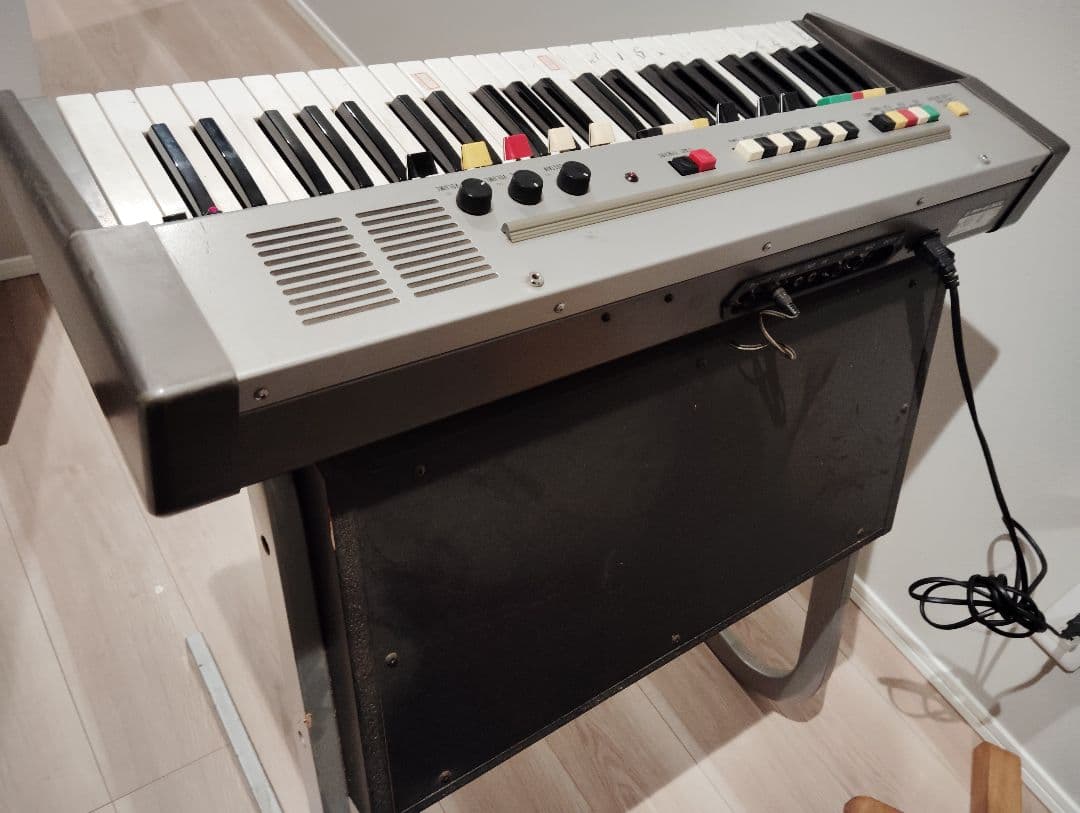 電子ピアノ　Brother