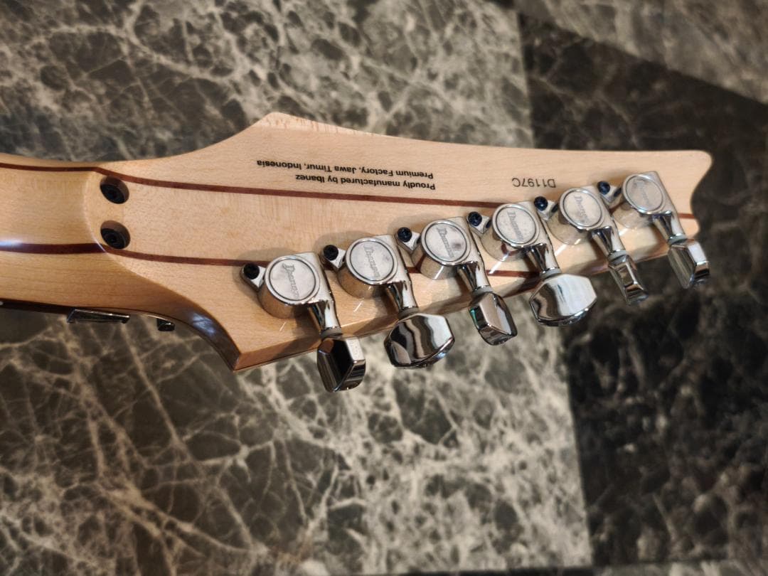 ☆彡Ibanez（アイバニーズ）Steve Vai JEM70V
