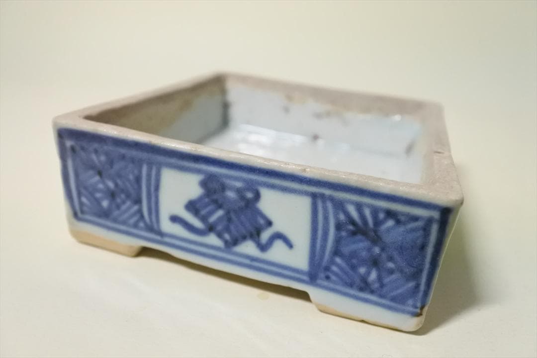 中国　清朝　染付　草花紋　角　香合　オブジェ　骨董品　アンティーク　d