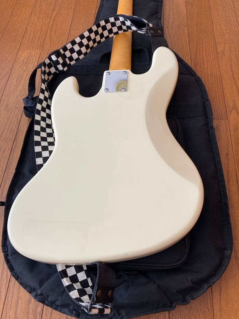 エレキベース　レイドバック　LJB-5R VWH