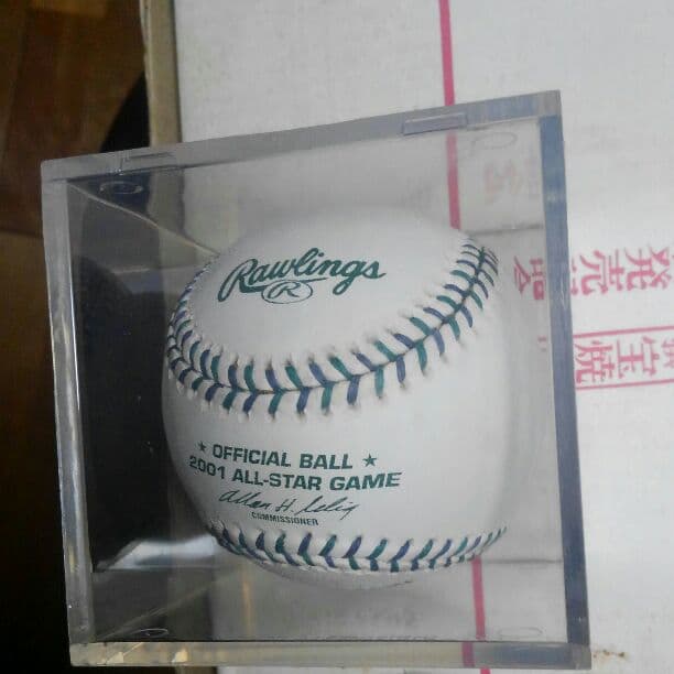 イチローマリナーズの時のサインボールです。