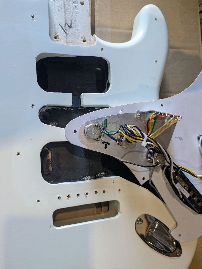 Squier ボディ \"Bullet Strat with Tremol