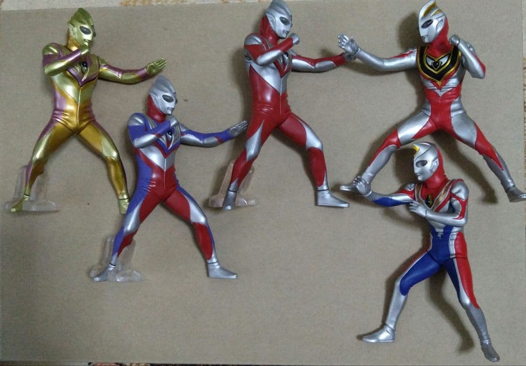 d*9様 アルティメットルミナス　ウルトラマン　16個