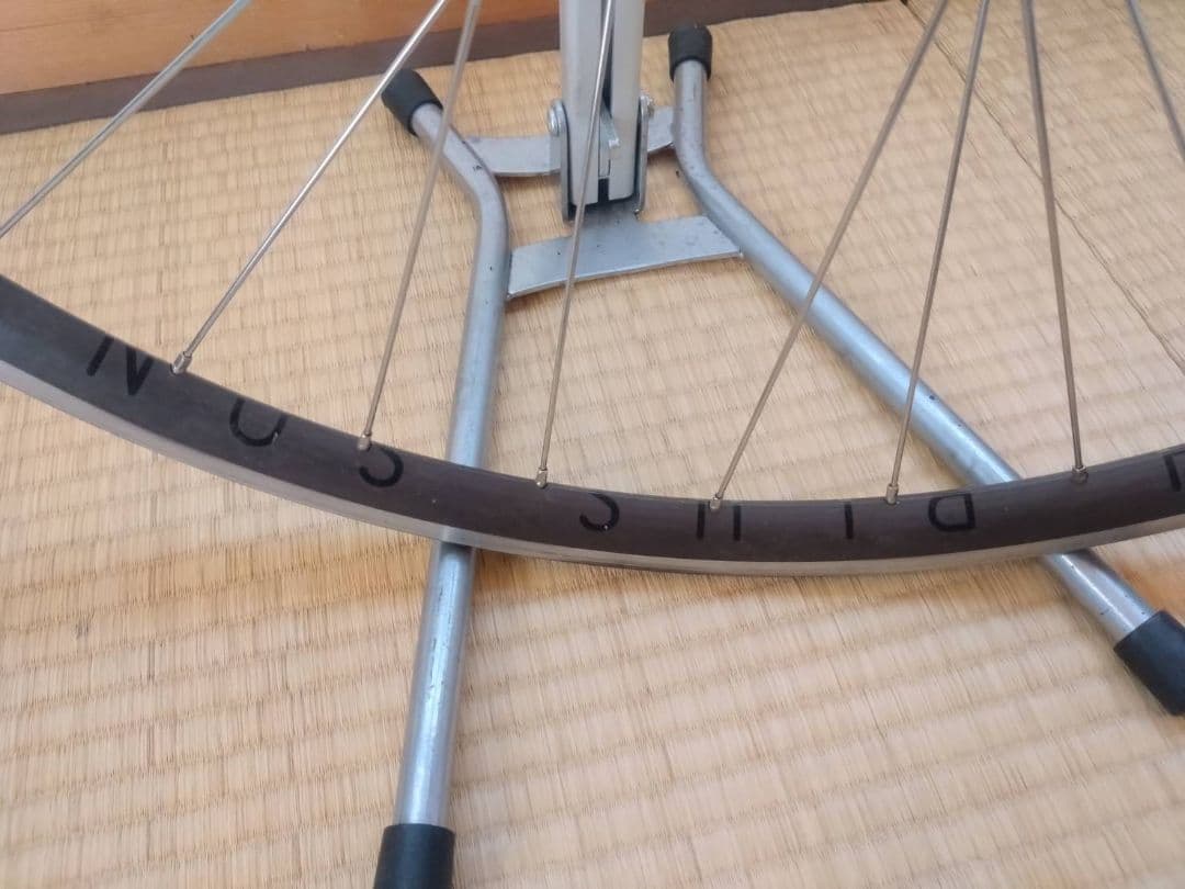 H plus son 後輪ホイールとSurly　ハブ