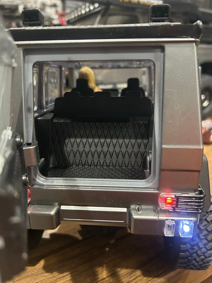 LEDライト付きRCカー