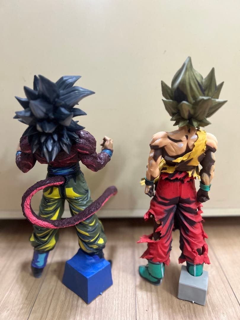 ドラゴンボール 超サイヤ人4、超サイヤ人フィギュア 2体セット