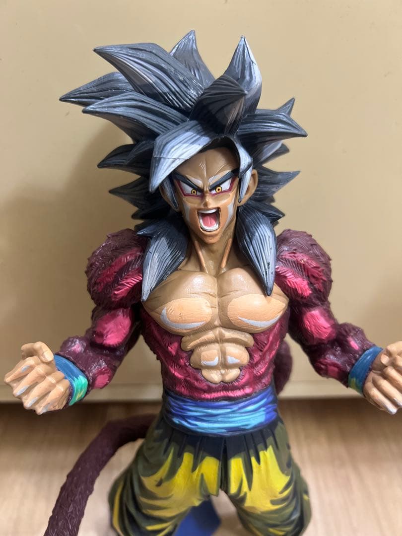 ドラゴンボール 超サイヤ人4、超サイヤ人フィギュア 2体セット