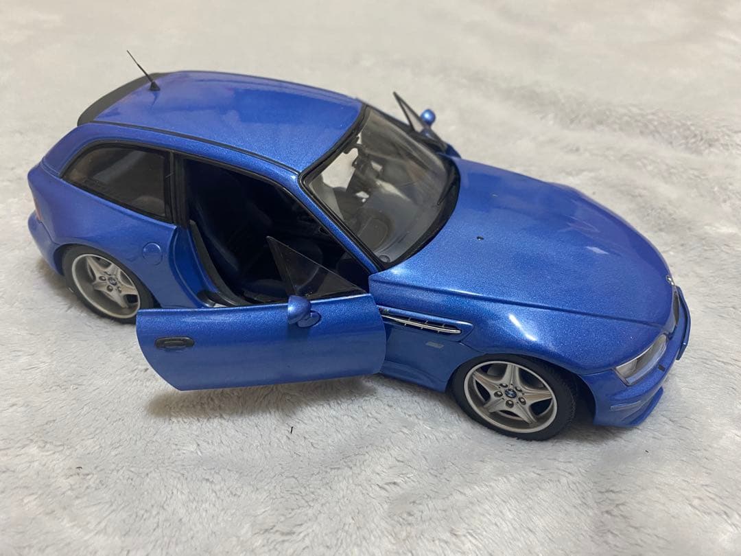 UT  M coupé 1/18