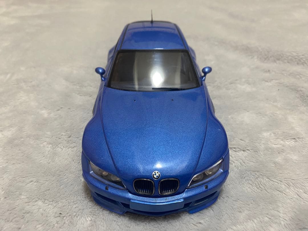 UT  M coupé 1/18
