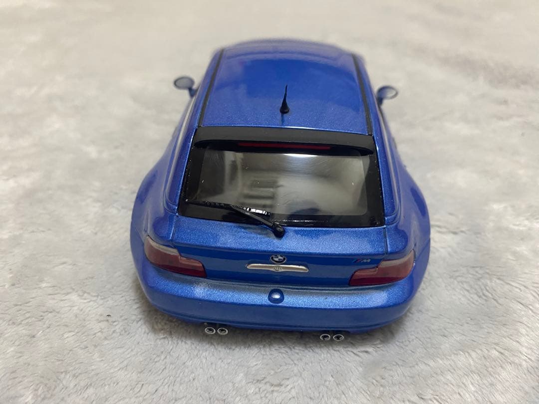 UT  M coupé 1/18