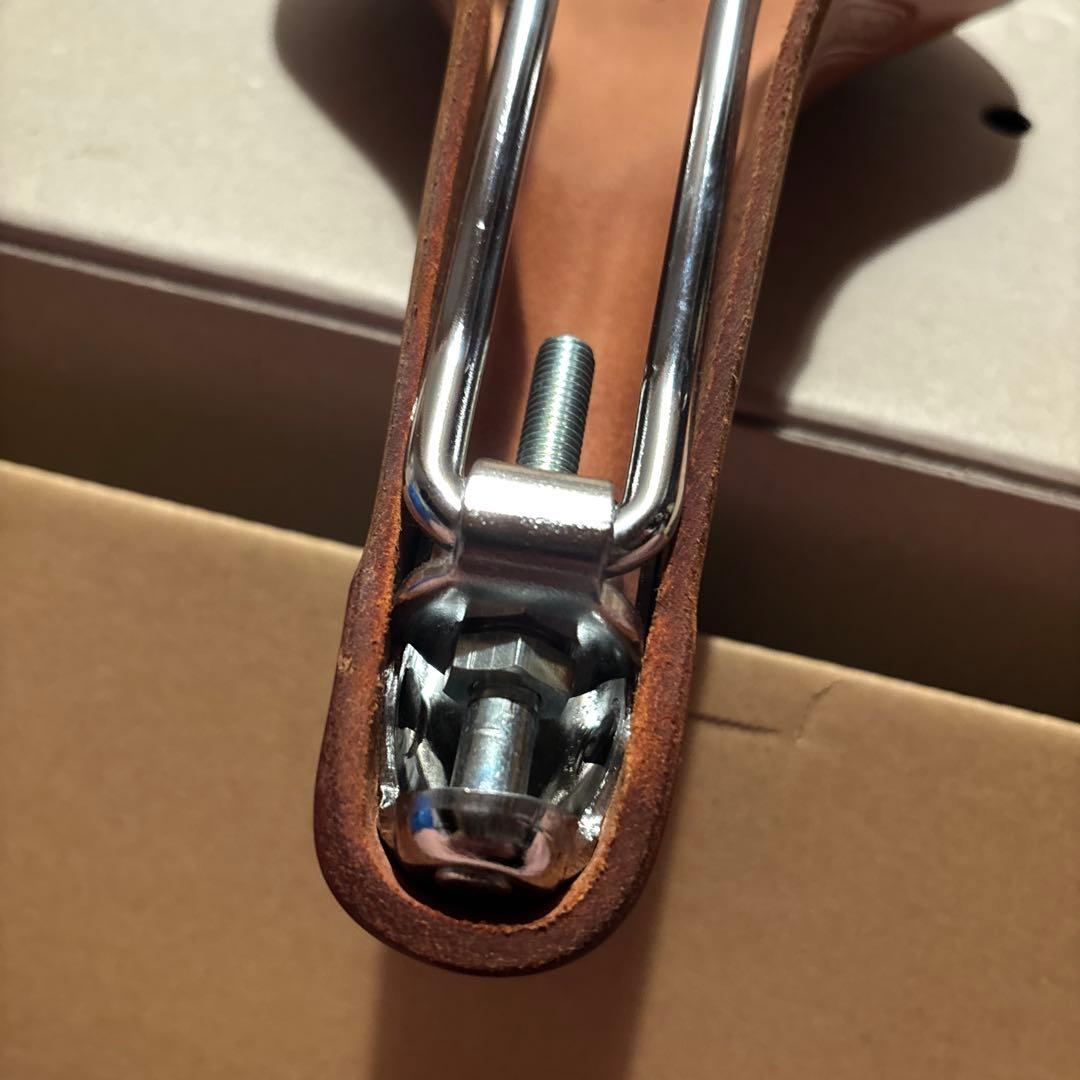 BROOKS ハニー レザーサドル 鋲付き