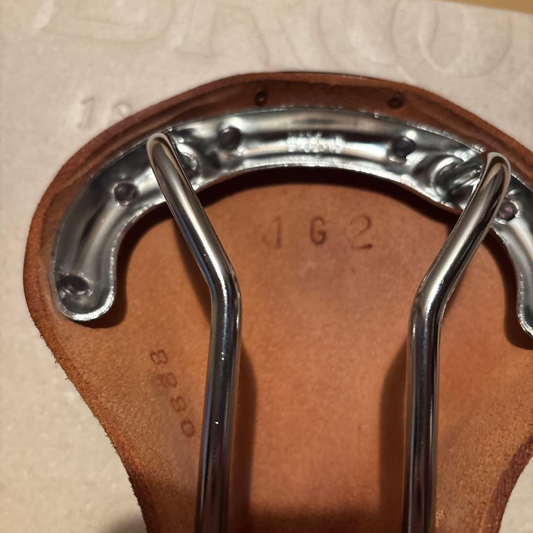 BROOKS ハニー レザーサドル 鋲付き