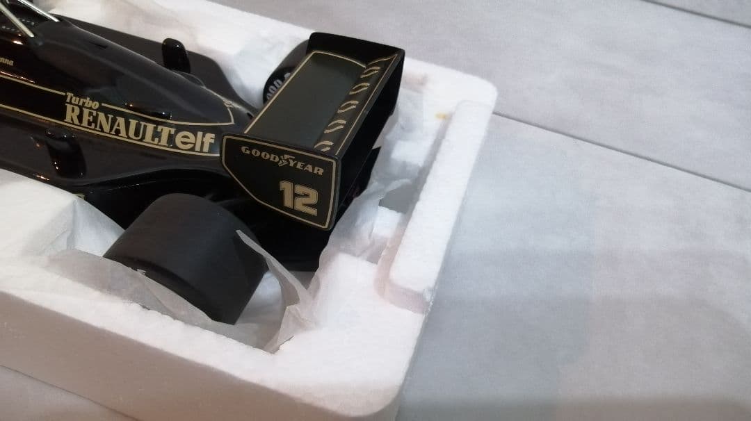 Lotus Renault 97T アイルトン・セナ 1/18 ミニチャンプス