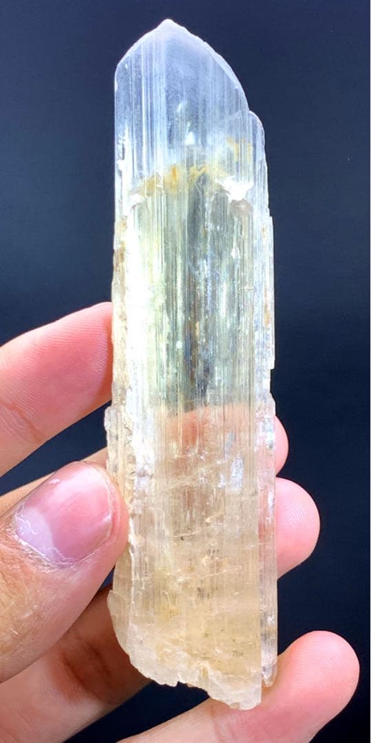 天然の黄色のトリフェーン クンツァイト クリスタル