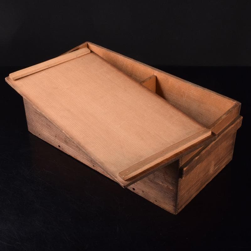 出石焼　牡丹刻　輪花皿　十九客　時代箱付　N　7093A