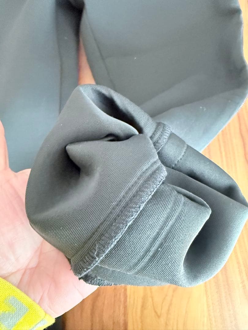 V12 ストレッチブラックパンツ
