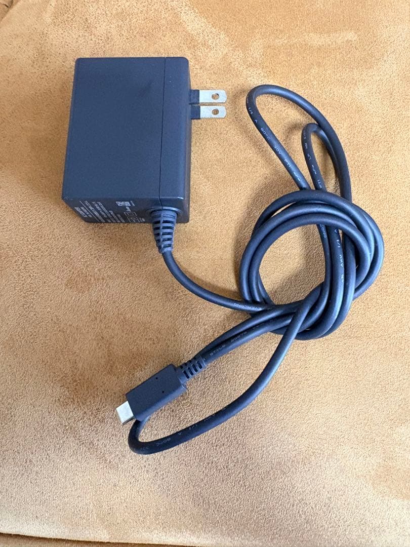 NINTENDO switch 本体一式・ジョイコン2個付属【極美品】