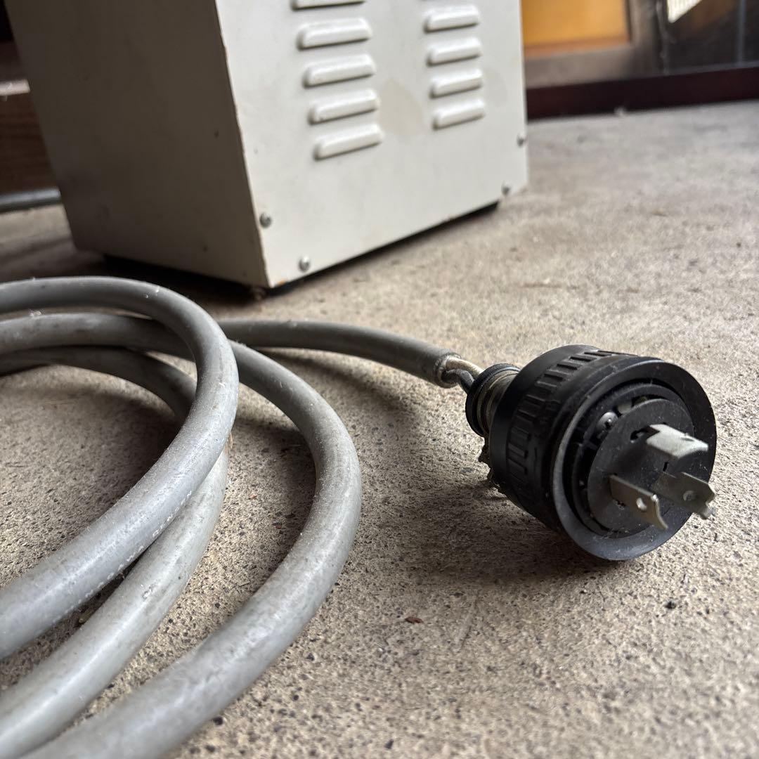YAMABISHI 変圧器 20A 200V