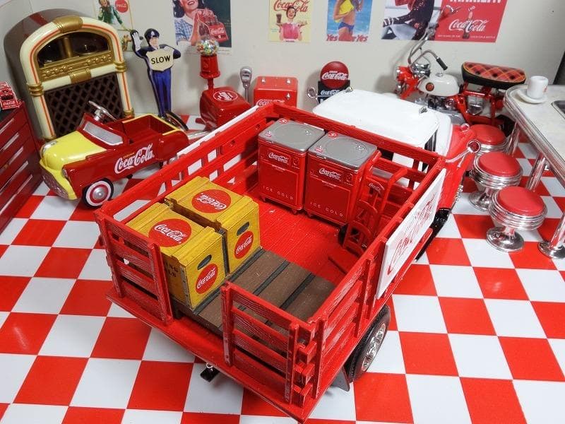 コカコーラ 設置デリバリートラック 1957カメオ Stake ERTL
