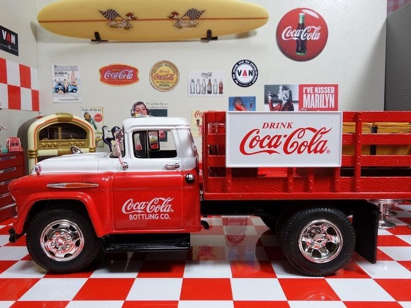 コカコーラ 設置デリバリートラック 1957カメオ Stake ERTL