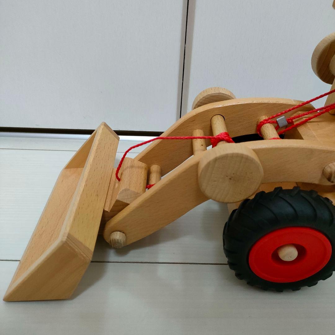 fagus　ブナの木で作られた働く車　ホイールローダー