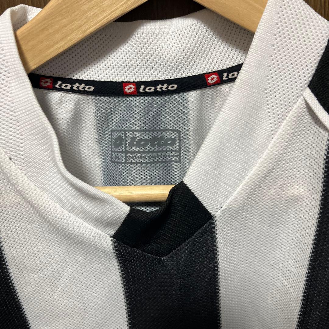 Juventus サッカージャージ 黒白ストライプ