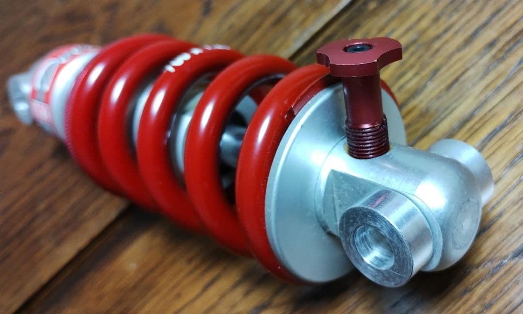 ROCKSHOK リアサスペンション 700lbsx1.25inch ストック品