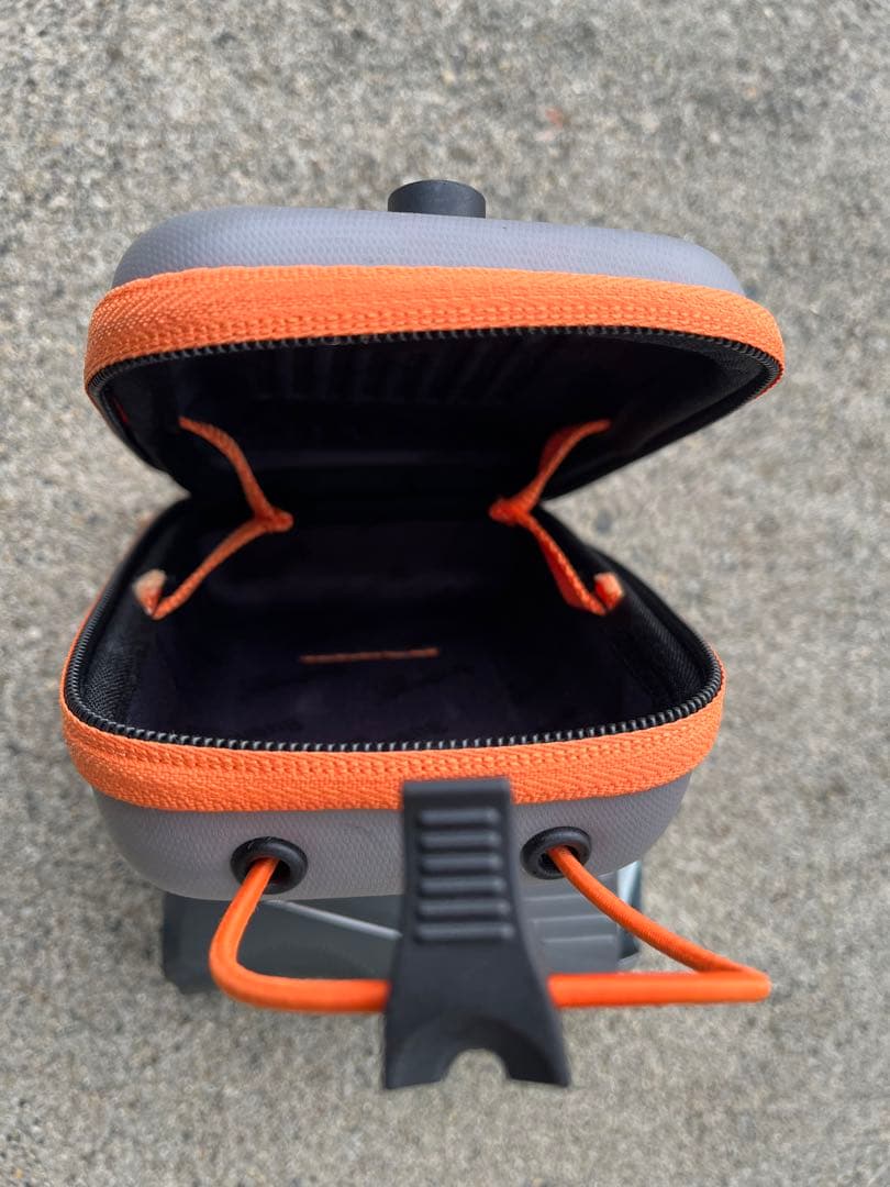 Bushnell ゴルフ用距離計とケース