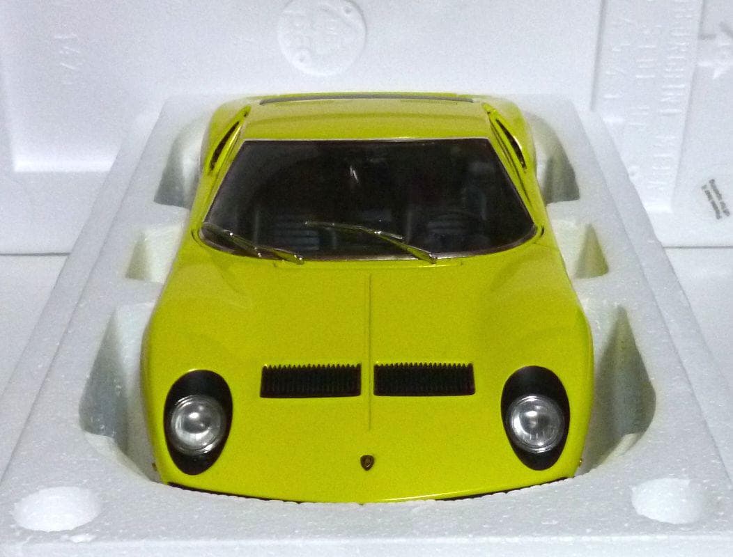 オートアート 1/18 ランボルギーニ ミウラ SV イエロー