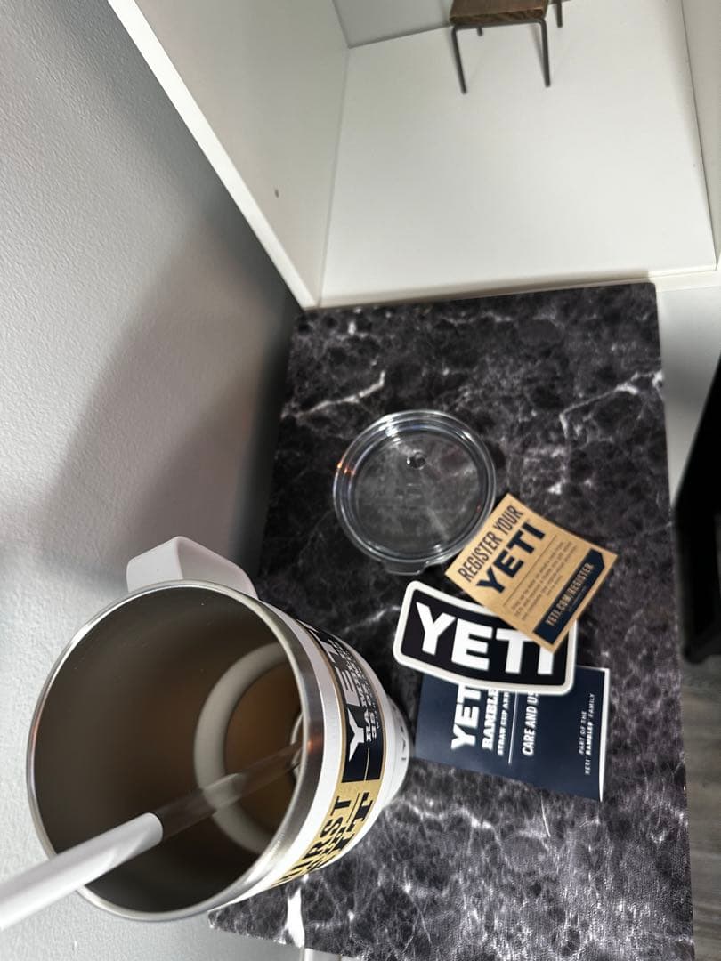 【新品未使用】YETI ランブラー 35oz マグ ストローリッド付 ホワイト